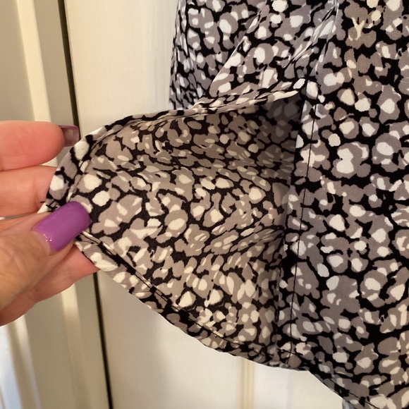 Black and white long sleeve tunic like new condition maybe worn once size XL - Picture 5 of 9